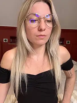 carlaaa online show from April 2026 08:37:01 PM