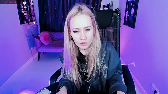 Snapshot of Bunny__of_love chatting on February 2025 01:37:02 PM Bunny of love online show from February 2025 01:37:02 PM