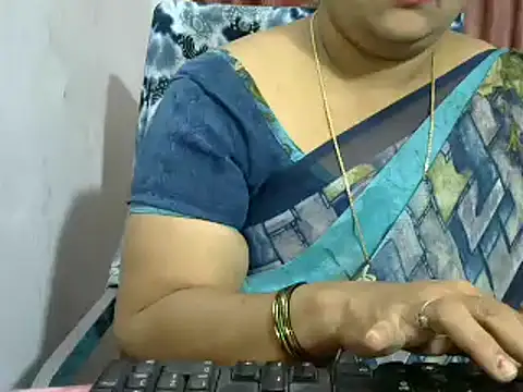 Snapshot of Naughty_Nityaa chatting on January 2025 01:03:01 PM Naughty Nityaa online show from January 2025 01:03:01 PM