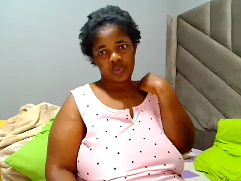 Snapshot of Hips2seyy86 chatting on December 2025 03:33:01 AM Hips2seyy86 online show from December 2025 03:33:01 AM