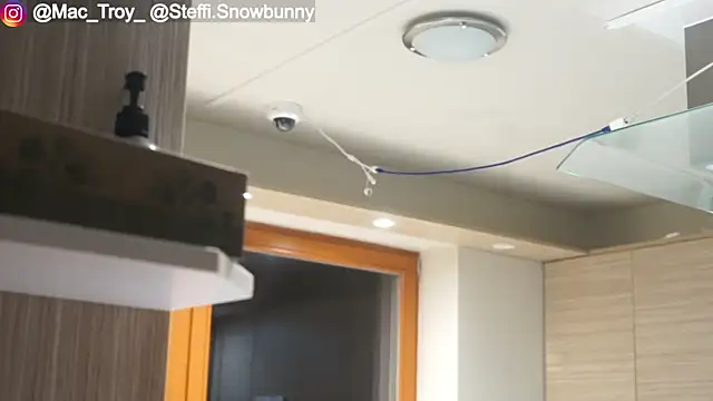 MacTroy online show from October 2025 07:36:02 PM