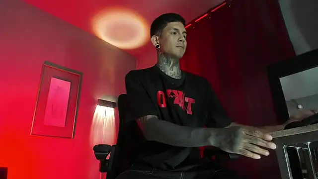 Snapshot of Travistanner_28 chatting on March 2026 12:14:02 AM Travistanner 28 online show from March 2026 12:14:02 AM