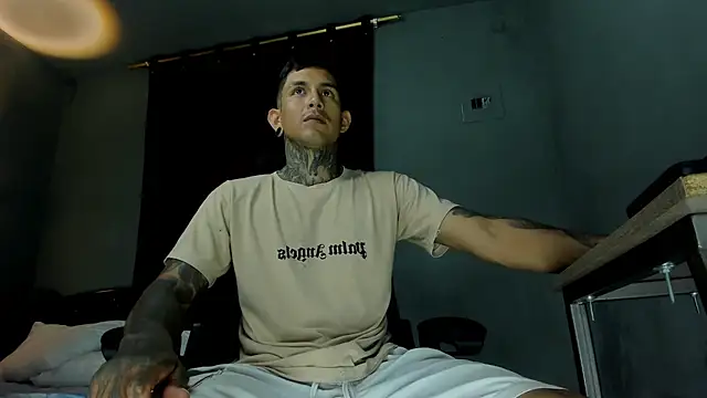 Snapshot of Travistanner_28 chatting on March 2026 03:23:02 AM Travistanner 28 online show from March 2026 03:23:02 AM