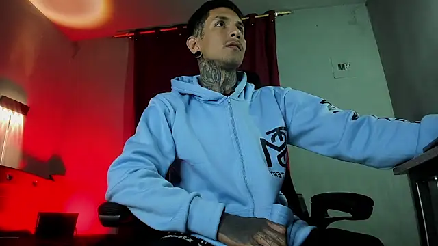 Snapshot of Travistanner_28 chatting on March 2026 04:02:02 AM Travistanner 28 online show from March 2026 04:02:02 AM