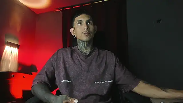 Snapshot of Travistanner_28 chatting on April 2026 03:49:02 AM Travistanner 28 online show from April 2026 03:49:02 AM