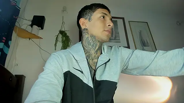 Snapshot of Travistanner_28 chatting on April 2026 10:04:02 PM Travistanner 28 online show from April 2026 10:04:02 PM