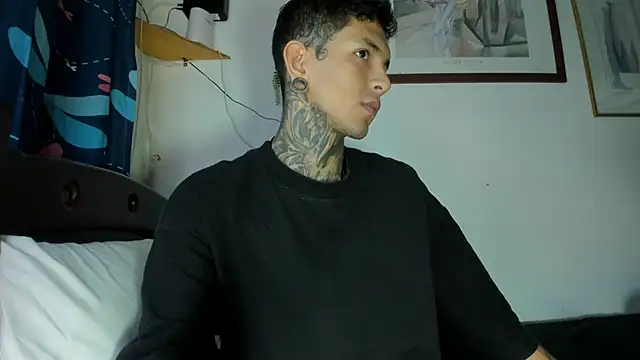 Snapshot of Travistanner_28 chatting on April 2026 04:02:02 PM Travistanner 28 online show from April 2026 04:02:02 PM