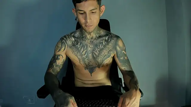 Snapshot of Travistanner_28 chatting on April 2026 10:24:02 PM Travistanner 28 online show from April 2026 10:24:02 PM