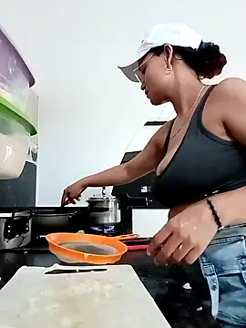 Snapshot of luna_hell chatting on March 2025 03:39:01 PM luna hell online show from March 2025 03:39:01 PM