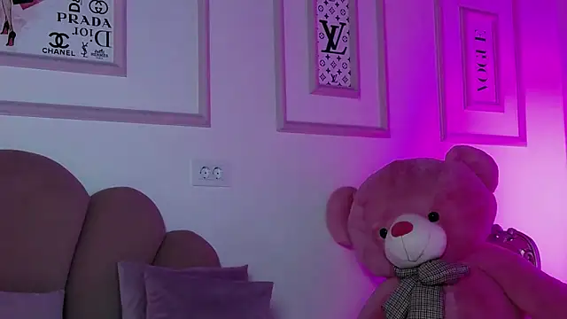 Abby  White online show from October 2025 04:06:02 PM