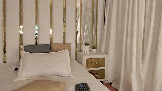 Snapshot of MicaelaHot_ chatting on February 2025 02:21:01 AM MicaelaHot online show from February 2025 02:21:01 AM