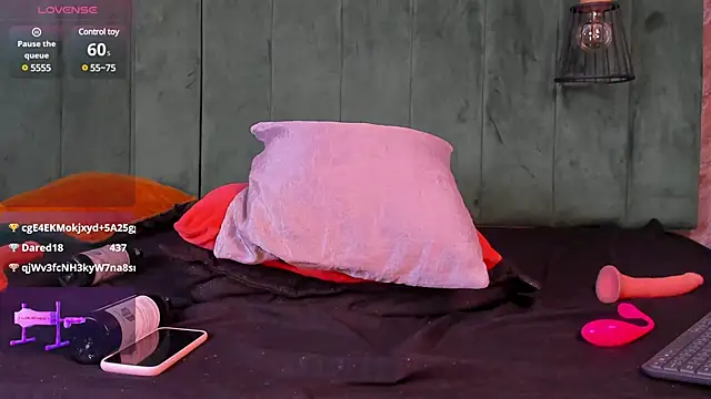 Snapshot of vallenope_11 chatting on February 2025 02:02:01 PM vallenope 11 online show from February 2025 02:02:01 PM