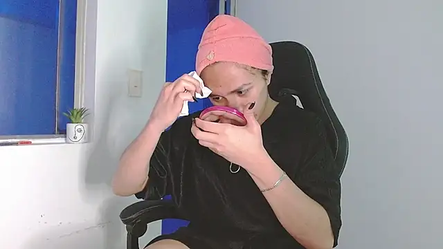 Snapshot of giuliana_andrade chatting on February 2026 12:09:02 AM giuliana andrade online show from February 2026 12:09:02 AM