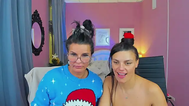 Snapshot of EricaAndPenelopa chatting on December 2024 05:34:01 AM EricaAndPenelopa online show from December 2024 05:34:01 AM