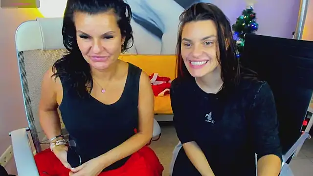 Snapshot of EricaAndPenelopa chatting on December 2024 08:49:01 PM EricaAndPenelopa online show from December 2024 08:49:01 PM