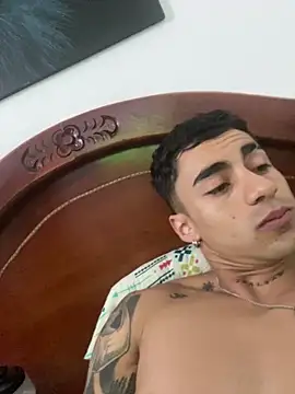 Snapshot of Danifornari chatting on March 2025 11:04:01 PM Danifornari online show from March 2025 11:04:01 PM