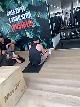 Snapshot of Danifornari chatting on March 2025 03:24:01 PM Danifornari online show from March 2025 03:24:01 PM