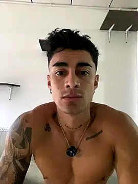 Snapshot of Danifornari chatting on October 2025 08:21:02 PM Danifornari online show from October 2025 08:21:02 PM