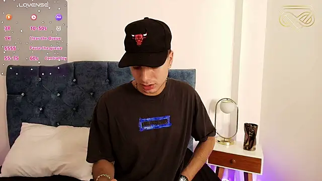 Amadeo Wild online show from December 2024 02:02:02 AM