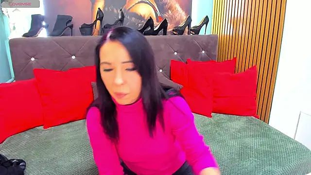 LauraSin online show from February 2026 06:58:02 PM