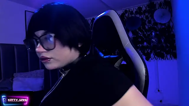 Kitty Gang online show from April 2026 02:22:02 AM