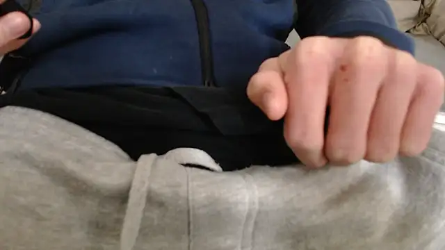 Snapshot of lxrxdxn chatting on April 2026 12:50:01 PM lxrxdxn online show from April 2026 12:50:01 PM