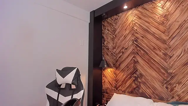 emma collson online show from October 2025 11:17:02 PM