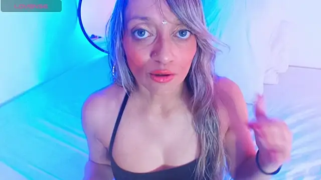 emma collson online show from December 2025 03:34:02 AM