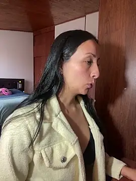 yaralyminjo2 online show from February 2025 01:33:01 PM