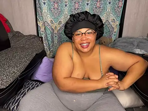Snapshot of TheeGoddessAset chatting on January 2025 02:38:02 AM TheeGoddessAset online show from January 2025 02:38:02 AM
