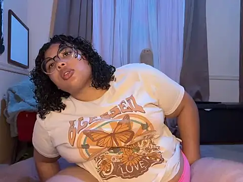 Snapshot of TheeGoddessAset chatting on February 2025 03:13:02 AM TheeGoddessAset online show from February 2025 03:13:02 AM