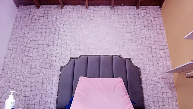 Snapshot of luce_williams chatting on January 2025 01:24:01 AM luce williams online show from January 2025 01:24:01 AM