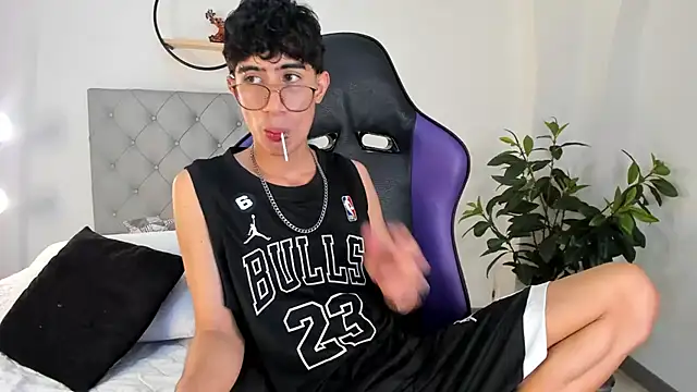 Snapshot of novaybrian chatting on January 2025 09:40:02 AM novaybrian online show from January 2025 09:40:02 AM