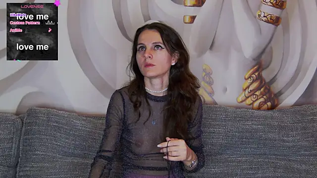 hailey peach online show from February 2025 06:00:01 PM