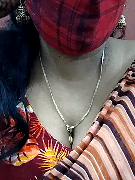 Snapshot of mallu-sumi chatting on February 2025 04:11:02 PM mallu-sumi online show from February 2025 04:11:02 PM