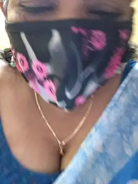 Snapshot of mallu-sumi chatting on February 2025 01:10:01 PM mallu-sumi online show from February 2025 01:10:01 PM