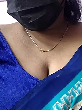 Snapshot of mallu-sumi chatting on November 2025 05:43:01 AM mallu-sumi online show from November 2025 05:43:01 AM