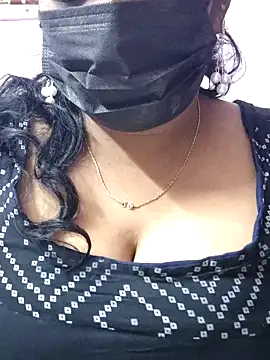 Snapshot of mallu-sumi chatting on December 2025 06:04:01 PM mallu-sumi online show from December 2025 06:04:01 PM