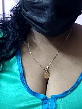 Snapshot of mallu-sumi chatting on April 2026 06:31:01 PM mallu-sumi online show from April 2026 06:31:01 PM