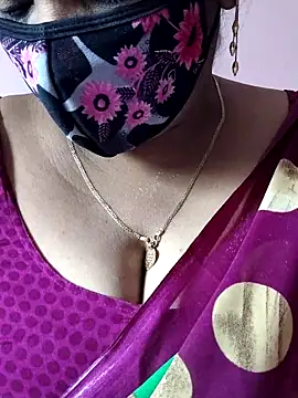 Snapshot of mallu-sumi chatting on April 2026 04:04:02 AM mallu-sumi online show from April 2026 04:04:02 AM