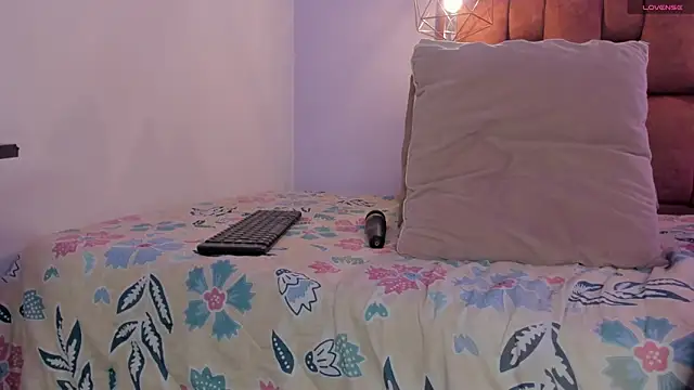 kristakinnky online show from September 2025 12:41:02 PM