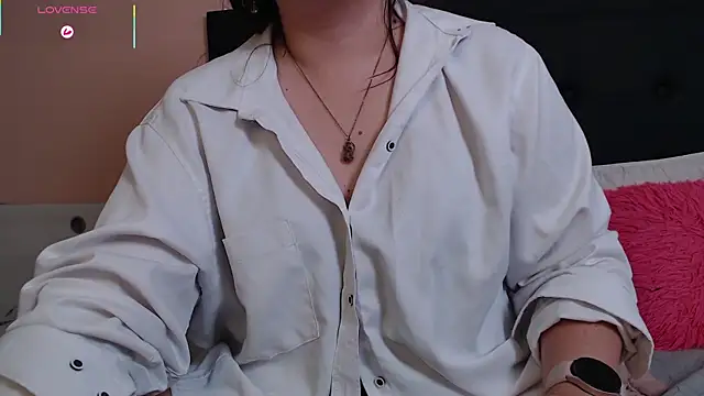 May Carlier online show from September 2025 12:21:02 AM