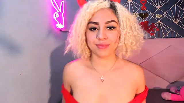 Lucy White   online show from March 2025 12:25:02 AM