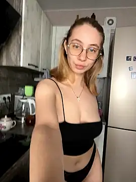 Snapshot of Kitty_Katrine chatting on January 2026 11:34:01 AM Kitty Katrine online show from January 2026 11:34:01 AM