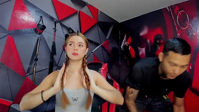 Hana and Zeta online show from December 2025 12:21:01 PM