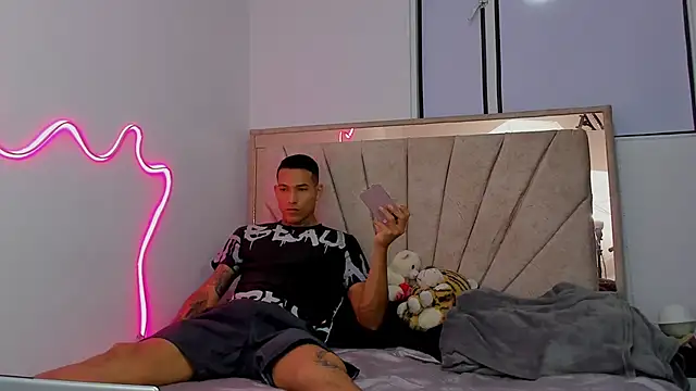 Hana and Zeta online show from March 2026 03:34:02 AM