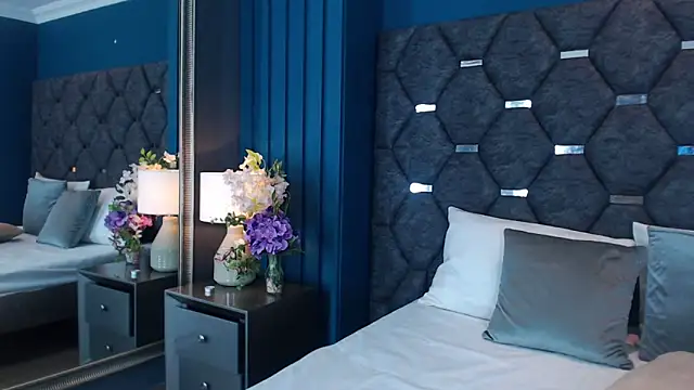 Snapshot of VanessaGlenn chatting on October 2025 03:13:01 PM VanessaGlenn online show from October 2025 03:13:01 PM