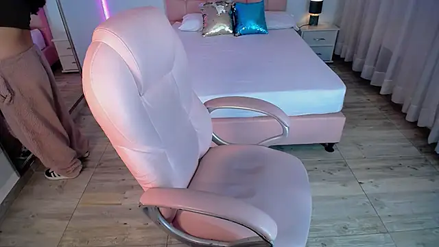 Snapshot of pettit_courtny chatting on January 2025 03:22:01 AM pettit courtny online show from January 2025 03:22:01 AM