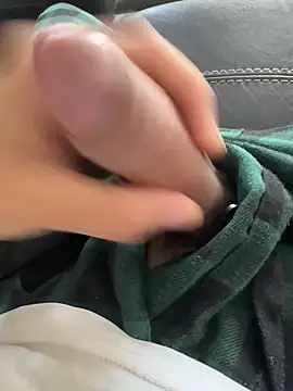 Snapshot of Pussylover_32 chatting on November 2025 05:14:01 PM Pussylover 32 online show from November 2025 05:14:01 PM