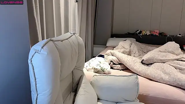 qiqi-666 online show from March 2025 12:17:01 PM